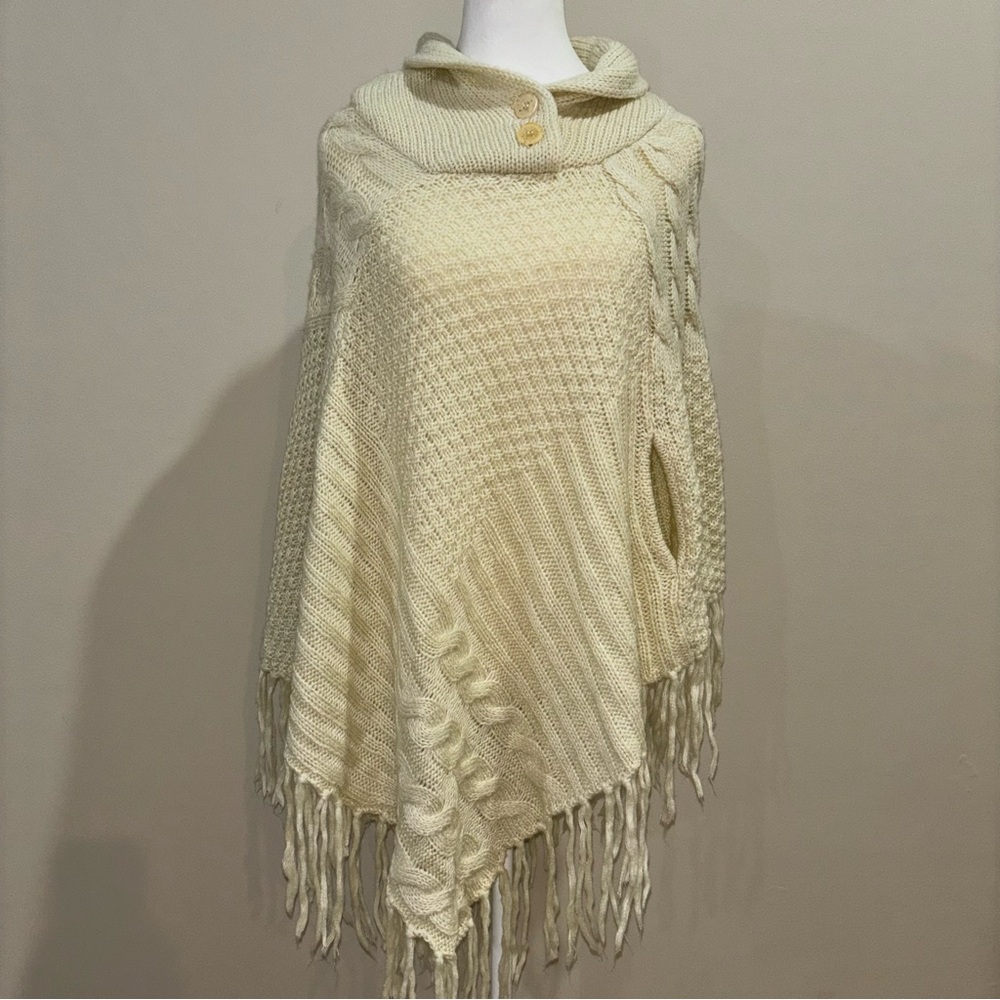 🔥Rxb fringed Poncho Size L